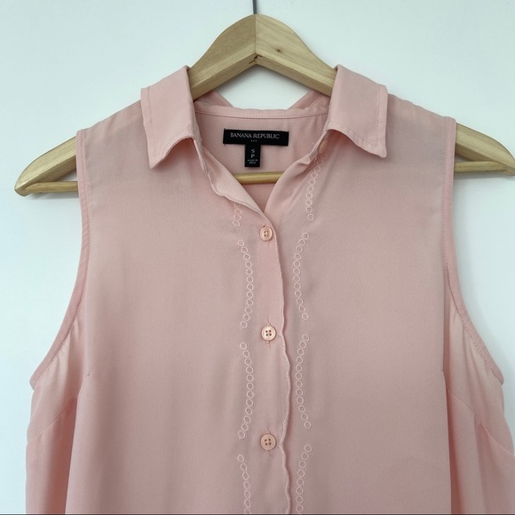 BANANA REPUBLIC BUTTON DOWN SLEEVELESS PINK FLOWY TOP/BLOUSE WITH SCALLOP DETAIL - Picture 4 of 7